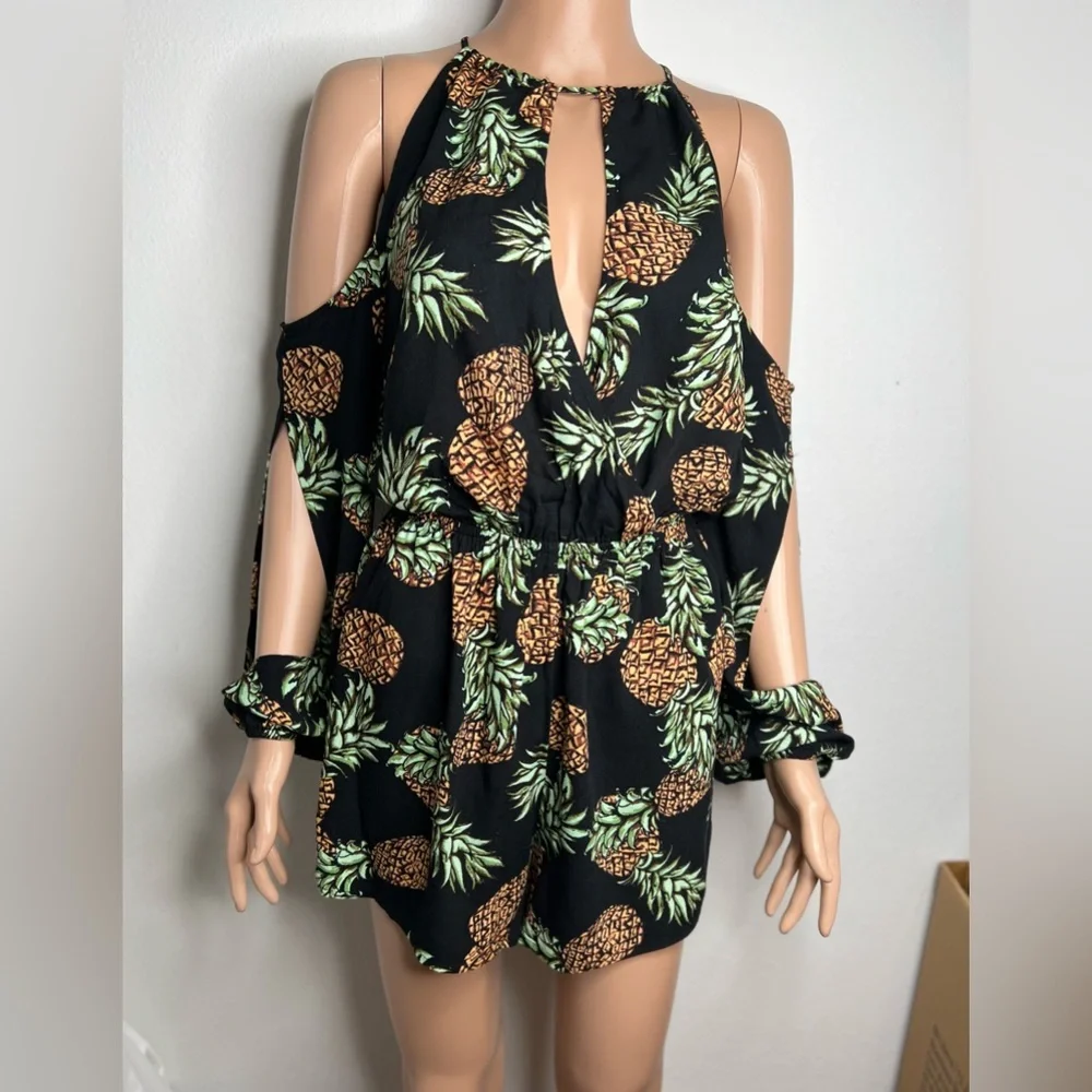 Material Girl Womens Shorts Romper Multicolor Pineapple Printed Size Medium New - Picture 1 of 5